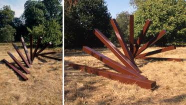 2003 - BREATH, Montgomery Sculpture Trust, Londyn (od 2009 w Jeerwood Sculpture Collection, Londyn); stal malowana; 200 x 600 x 400cm