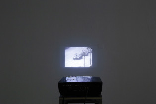 Małgorzata Szandała, A Rehearsal of a Medicine Man, instalacja video, The Brno House of Arts, Brno, Czechy, 2019