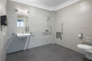 łazienka w pokoju jednoosobowym / fot. Michał Jędrzejowski