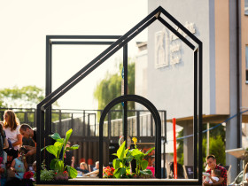 Projekt przestrzennego elementu identyfikacji dla Fabryki Pełnej Życia, Marta Milej, Małgorzata Fica, Magdalena Giertuga, Weronika Karska, Katarzyna Pilarczyk, Julia Piwowarska, foto: Radosław Kaźmierczak