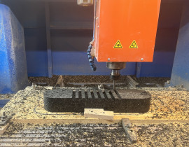 Frezowanie CNC w bloku materiału na bazie odzysku