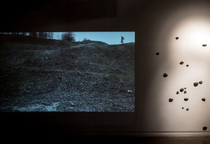 Maciej Cholewa - „Obserwator” | video + instalacja | 2016