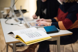 Najpiękniejsze książki roku – Tworzywo litera – w wyniku eksperymentu i ryzyka…