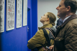 Wernisaż wystawy w kinie Kosmos