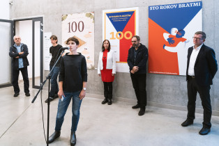 100 – plakaty z Uniwersytetu Tomasza Baty w Zlinie. Wernisaż wystawy. 