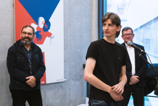 100 – plakaty z Uniwersytetu Tomasza Baty w Zlinie. Wernisaż wystawy. 