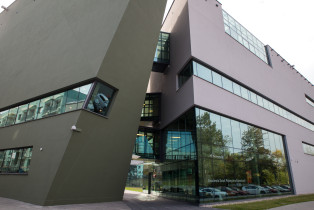 Raciborska 50 - restaurant, library, studios ( painting, drawing, sculpting), film studio, lecture and computer workshops, laboratories for motion pictures production, modeling 