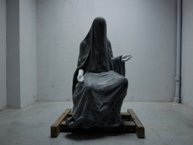 "Ciężar wielkiej wagi / Pietà Naszych Czasów" - Wydział Rzeźby ASP w Warszawie, 2023. Fot. Grzegorz Jaworski.