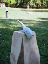 "Naganiacz" (model akrylowy, wiąz) - Centrum Rzeźby Polskiej w Orońsku, 2025.