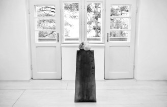 "Dotykamień" (piaskowiec, stal) - Muzeum Miejskie w Krnovie, Czechy 2020.