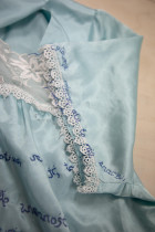 Julianna Młódzik,  "zagubieni chłopcy", opowiadanie + czytanie performatywne + haft na tkaninie, detal.