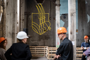 Żywią i bronią. Ludowa Herstoria Polski (we współpracy z Justyną Plec i Kajetanem Wichrowskim), ,stal, 120 x 170 cm, waga ok. 50 kg, 2021