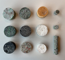 Proces powstawania i możliwości zastosowania materiału przewodzącego prąd, opracowanego na bazie odpad&oacute;w - Emilia Jarzombek III rok