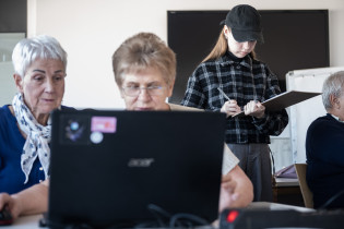 UX Research / Warsztaty z seniorami  dot. inkluzywności bibliotek publicznych / 2025 (fot. M. Jędrzejowski)